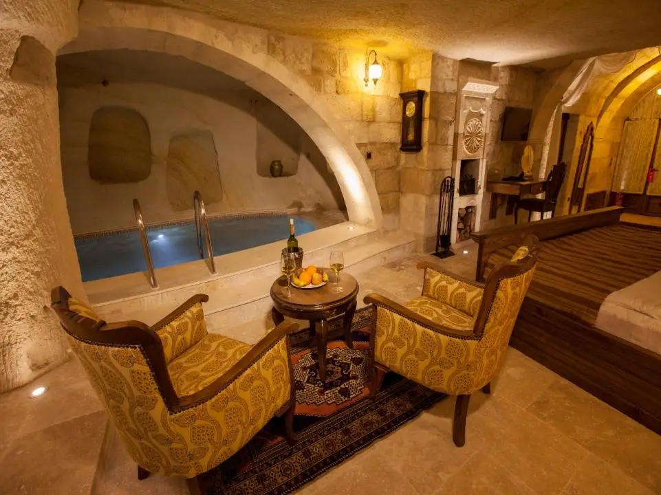 Majestic Cave & Pool Suites