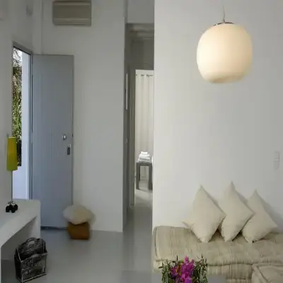 Kapetan Tasos Suites