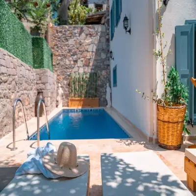 Rebetiko Luxury Hotel & Pool