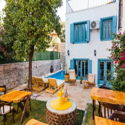 Rebetiko Luxury Hotel & Pool