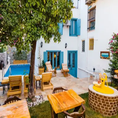 Rebetiko Luxury Hotel & Pool