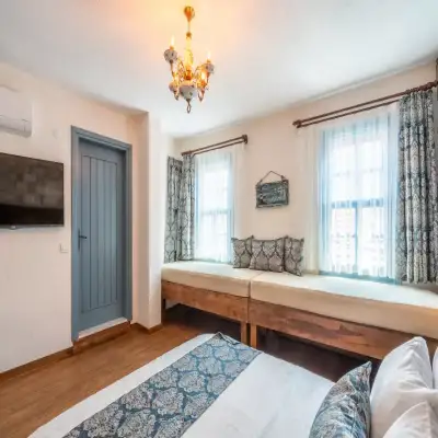 Rebetiko Luxury Hotel & Pool