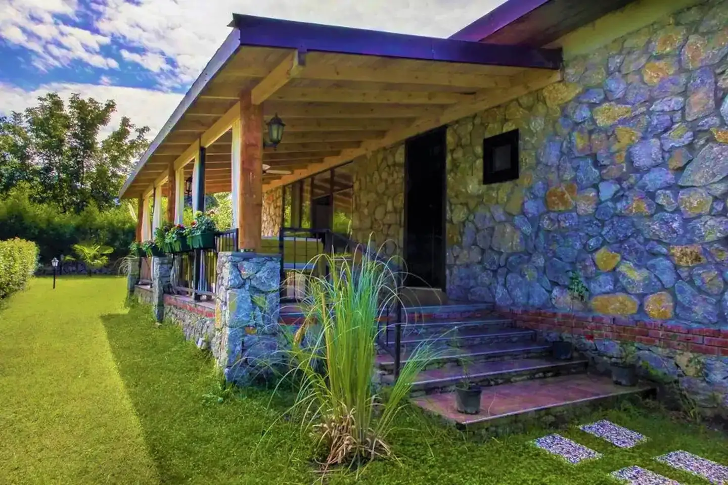 STONE HOUSE WITH PRIVATE SWIMMING POOL