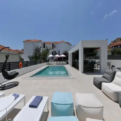 Natalie's Hotel