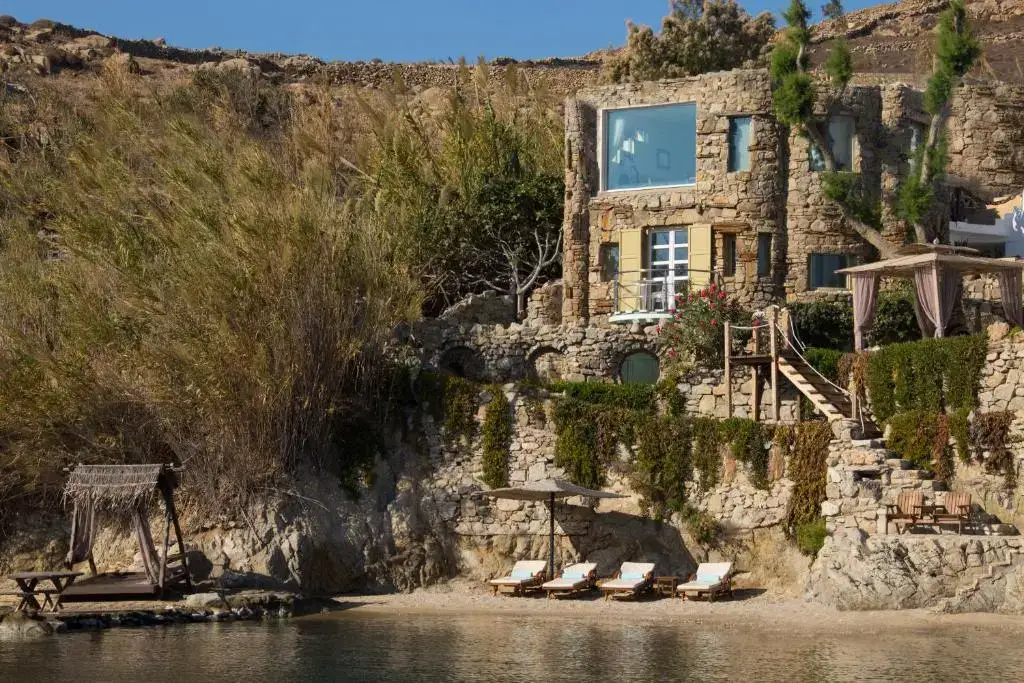 Noah's Waterfront Villa