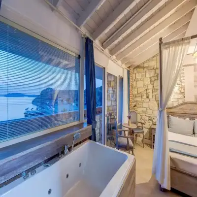 Navalia Hotel