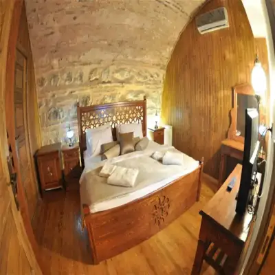 Issız Han Otel, Ulubat Gölü