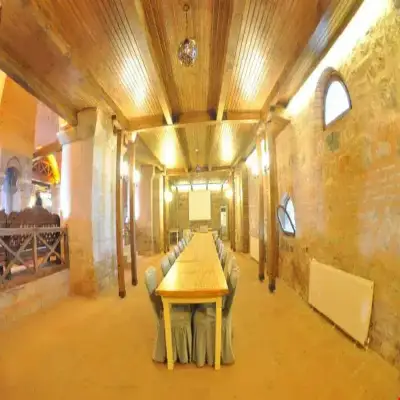 Issız Han Otel, Ulubat Gölü