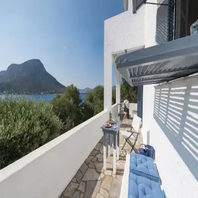 Menori Luxury Suites-Villa Athina