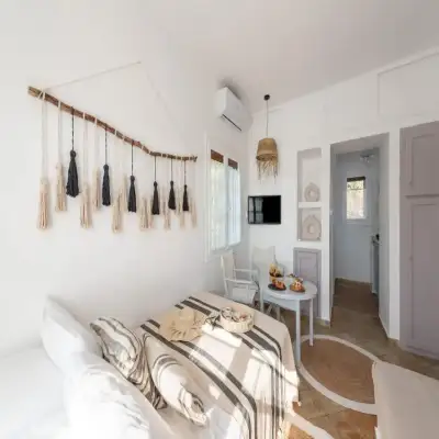 Menori Luxury Suites-Villa Athina