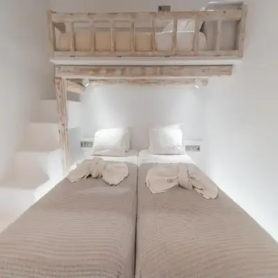 Nikos Apartments and Studios