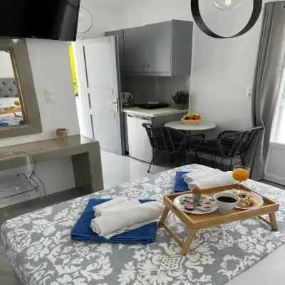Zoumis Residence