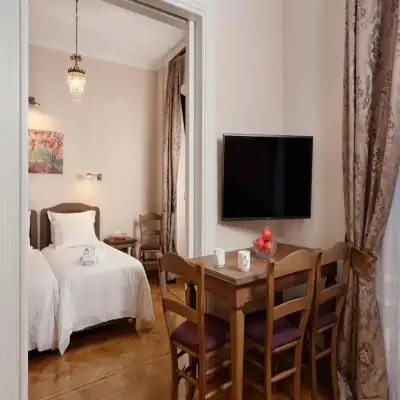 V1935 Luxurious Apartments
