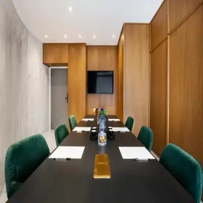 Noa Hotel