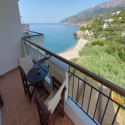 Anarrousa Studios & Apartments