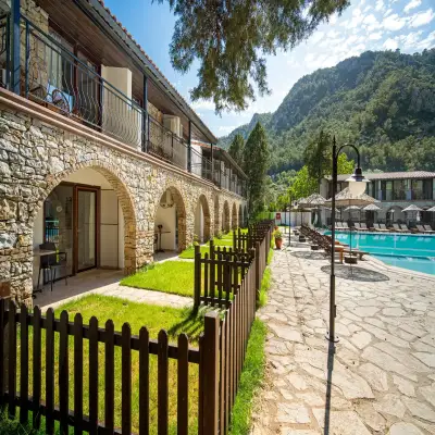 Alados Otel