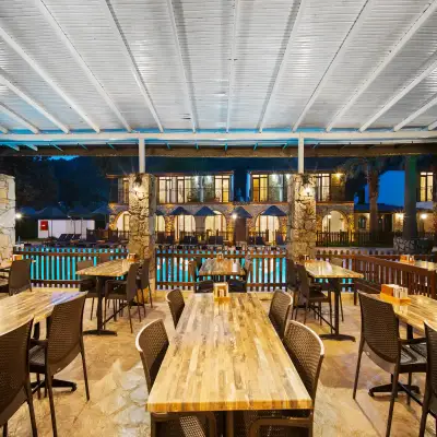 Alados Otel