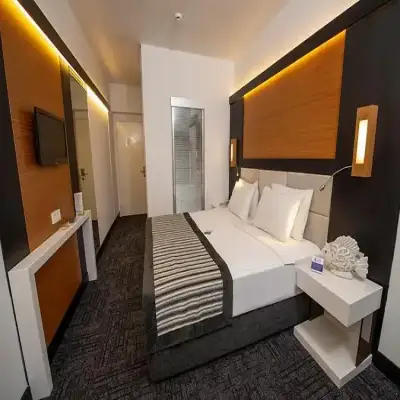 Ladin Otel