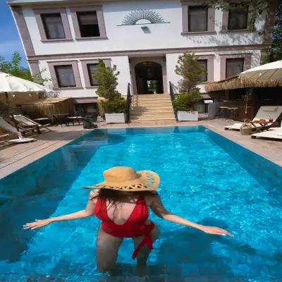 Parna Hotel, +12