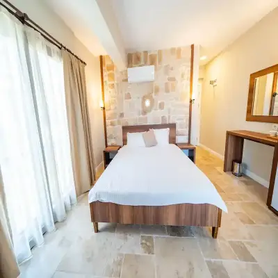 Thales Otel