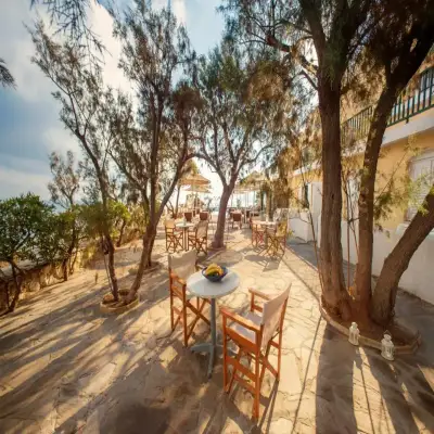 Cavos Bay Hotel & Studios