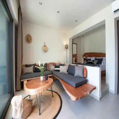 MOLA PAPAYA STUDIOS