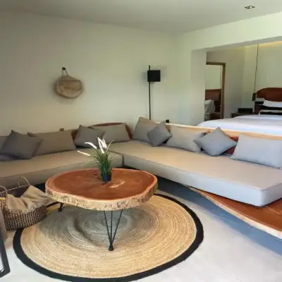 MOLA PAPAYA STUDIOS