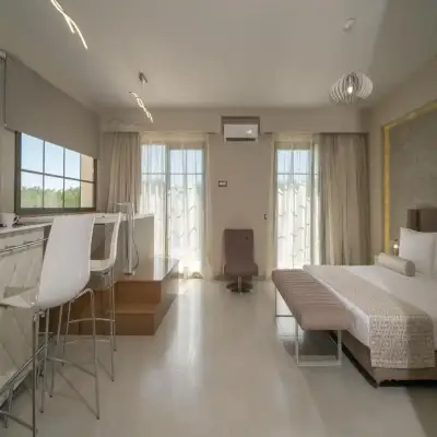Balcony Hotel
