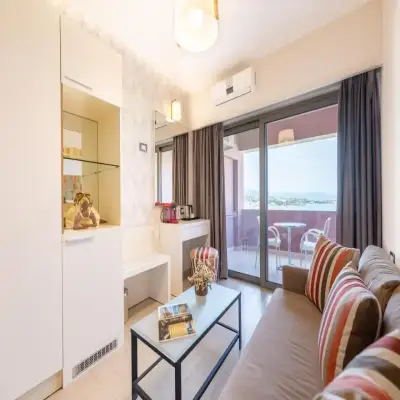 Balcony Hotel
