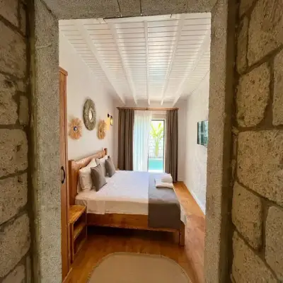 Armi Otel (+13)