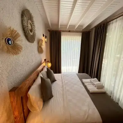 Armi Otel (+13)