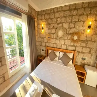 Armi Otel (+13)