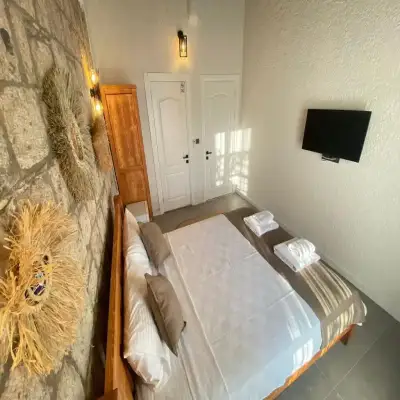 Armi Otel (+13)