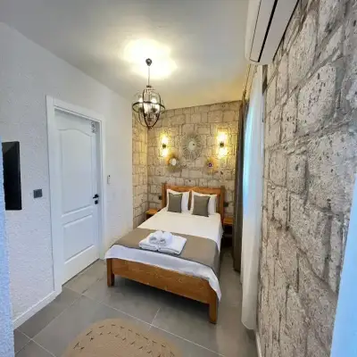 Armi Otel (+13)