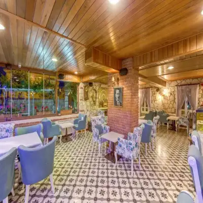 Alaroof Otel