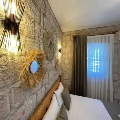 Armi Otel (+13)