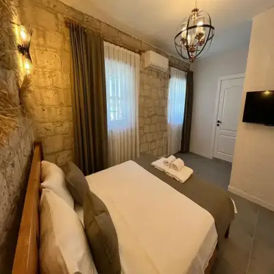 Armi Otel (+13)