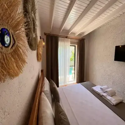 Armi Otel (+13)
