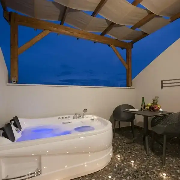 Deluxe Jakuzili Suite
