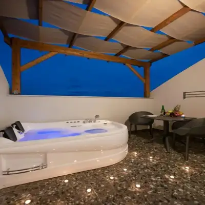 A Suite Side
