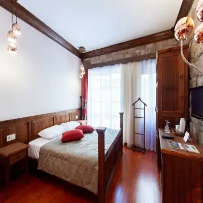 Hünnaphan Hotel, Adatepe