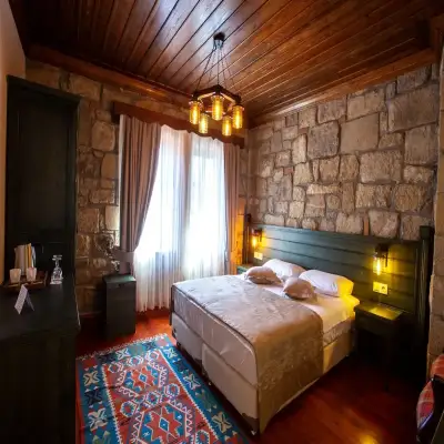 Hünnaphan Hotel, Adatepe