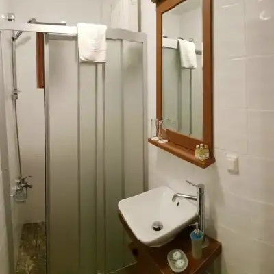 Hünnaphan Hotel, Adatepe