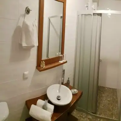 Hünnaphan Hotel, Adatepe