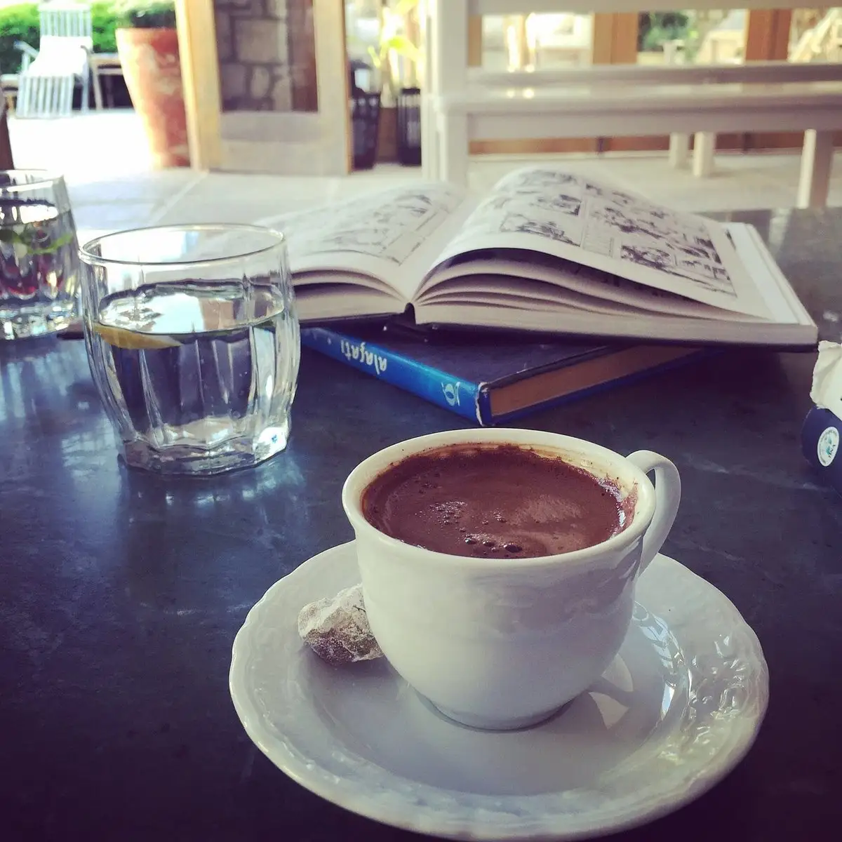 Kahve Molası ve Kitap Okuma