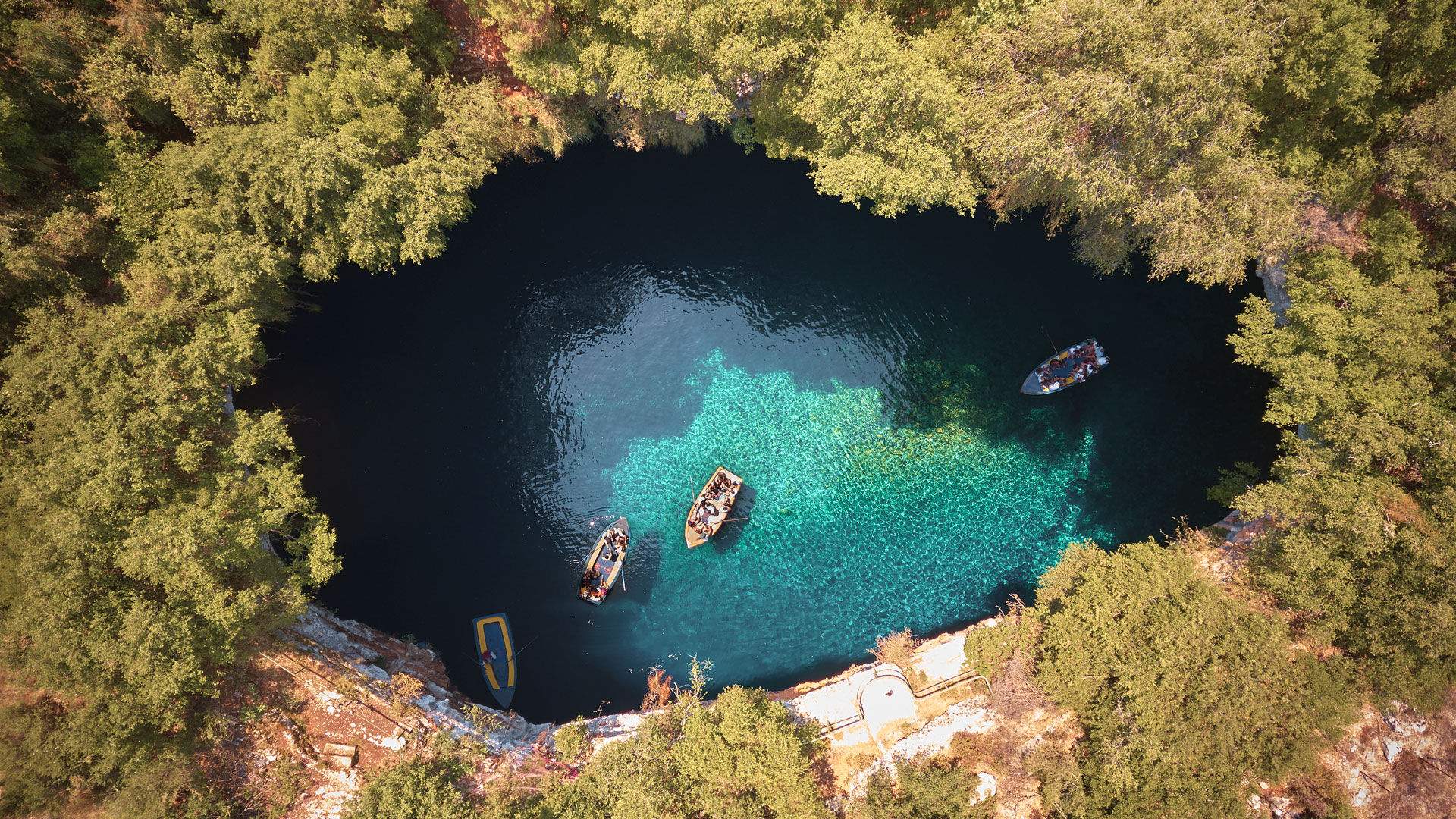 Melissani Mağarası