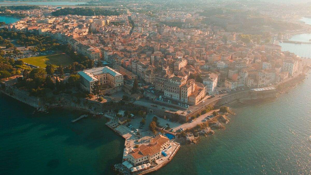  Explore Corfu's Old Town (Kerkyra)