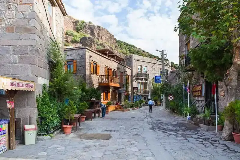 Assos