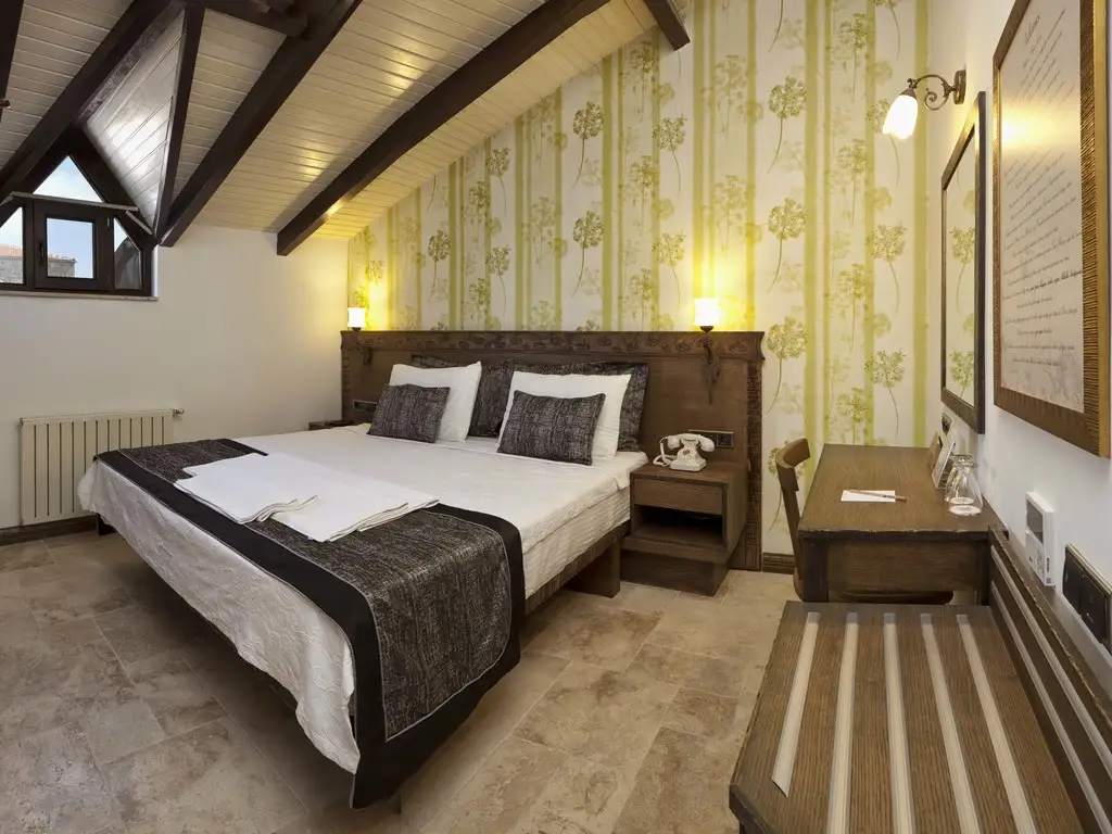 Assos Behram Otel Odalar