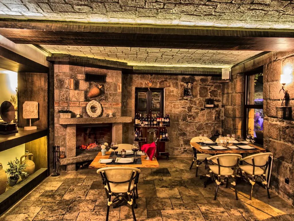 Assos Behram Otel